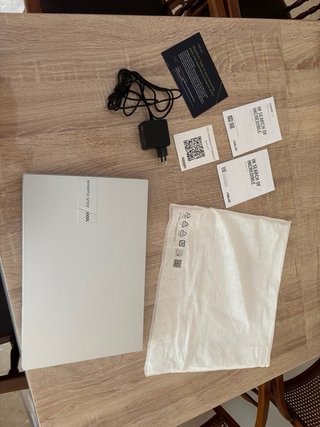 Asus VivoBook 15 + Windows 11 Pro