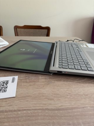 Asus VivoBook 15 + Windows 11 Pro