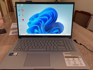 Asus VivoBook 15 + Windows 11 Pro