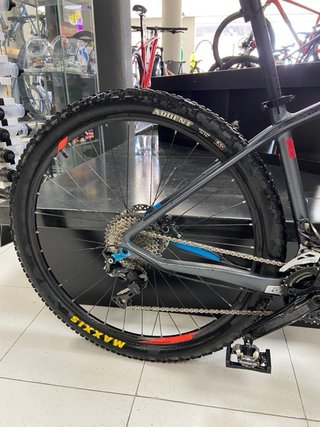 Bicicleta Cube carbono Talla M