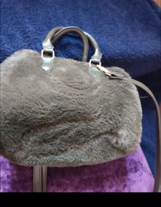 Bolso pelo Stradivarius caqui