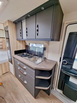 Caravana Hobby De Luxe 540 KMFe 2025