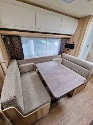 Caravana Hobby De Luxe 540 KMFe 2025