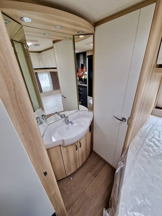 Caravana Hobby De Luxe 540 KMFe 2025