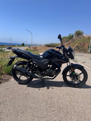 Yamaha YS125 Negra