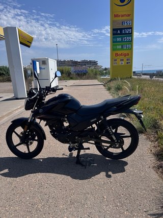 Yamaha YS125 Negra