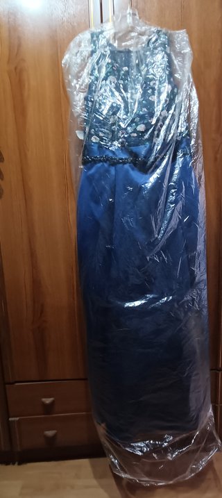 Vestido de fiesta azul y multicolor