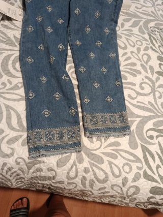 Pantalón vaquero bordado