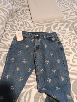 Pantalón vaquero bordado