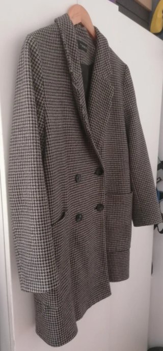 Abrigo de mujer Zara con cuadros o pata de gallo