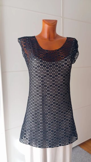 Vestido mini negro. Encaje. Transparente.