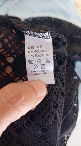 Vestido mini negro. Encaje. Transparente.