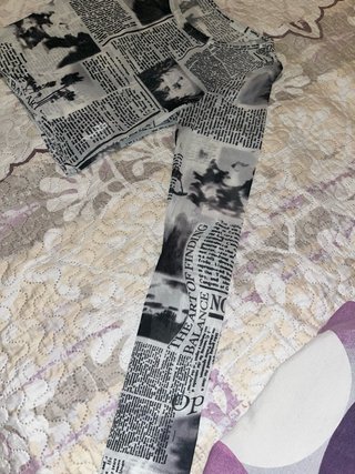 Camiseta Malla Transparente Estampado Periódico