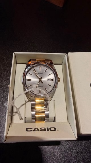 Reloj Casio Acero y Oro