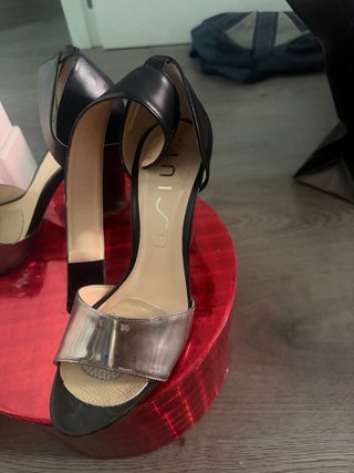 Sandalias Unisa Talla 38 Negro/Dorado