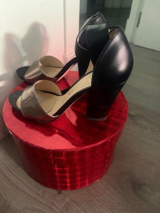 Sandalias Unisa Talla 38 Negro/Dorado