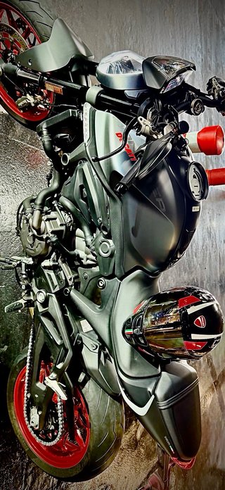 Moto Ducati Deportiva Negra/Roja