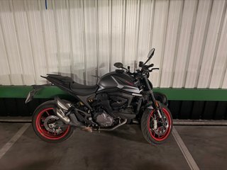 Moto Ducati Deportiva Negra/Roja