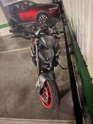 Moto Ducati Deportiva Negra/Roja