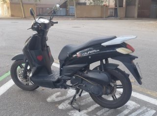 Moto 125cc Scooter Negra
