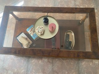 Mesa de centro de madera y cristal