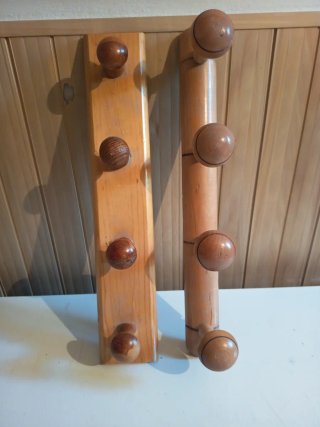 2 Perchas de madera nuevas