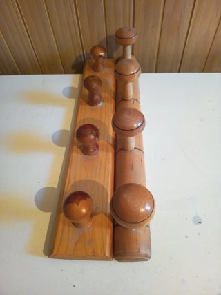 2 Perchas de madera nuevas