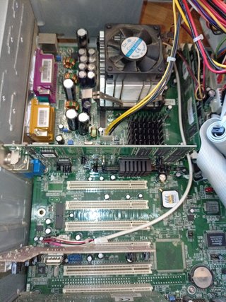 PC Retro Pentium 4 1,7 GHz 640 MB RAM 400GB HDD