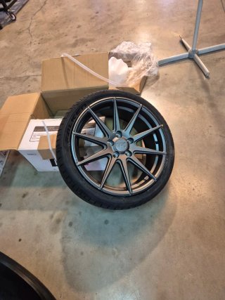 Llantas y Gomas Falken.