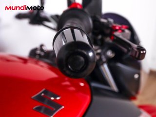 SUZUKI GSR 600