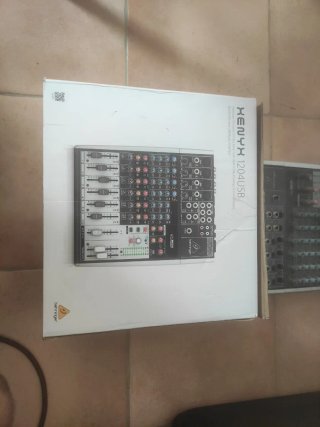 Mesa de Mezclas Behringer Xenyx 1204USB