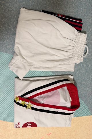 Traje infantil Mugendo (Talla 140)