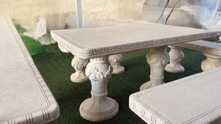 Mesa y bancos de piedra decorados 8 personas min .