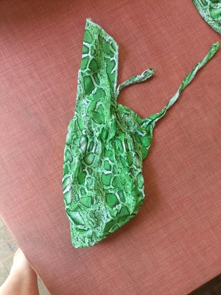 Bikini verde serpiente con pañuelo