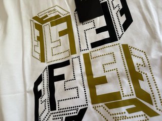 Camiseta Fendi Logo Oro y Negro