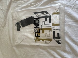 Camiseta Fendi Logo Oro y Negro
