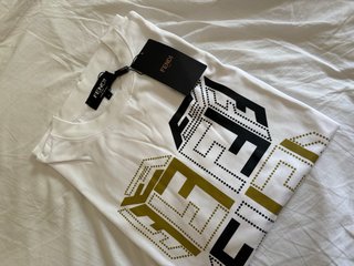 Camiseta Fendi Logo Oro y Negro