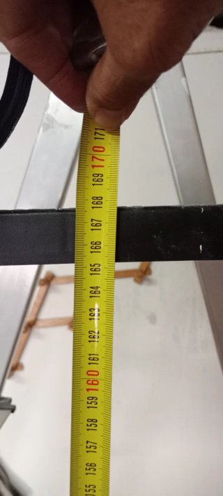 Escalera plegable de aluminio o peldaños.