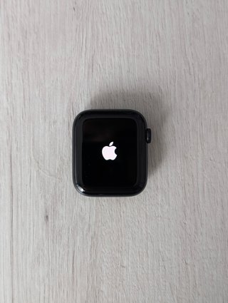 Apple Watch SE 2 44mm (2024) negro + 6 correas