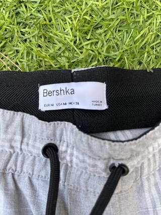 Pantalón corto cuadros Bershka gris