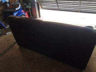 Sofá de piel marrón precio negociable