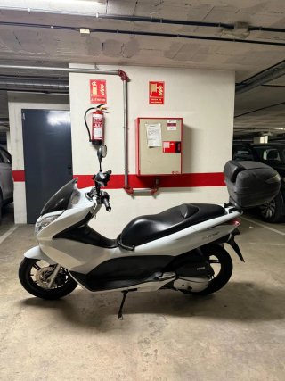 Honda PCX 125cc Maxi Scooter Blanca