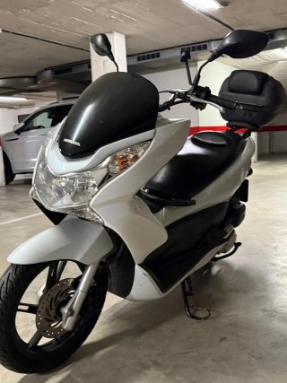 Honda PCX 125cc Maxi Scooter Blanca