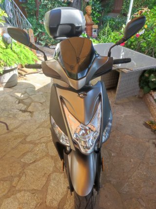 Scooter 1000 km, como nuevo, siempre garaje
