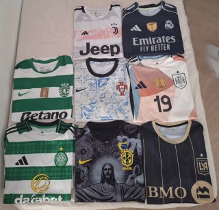 Camisetas de fútbol Adidas y Nike hay Talla L y XL