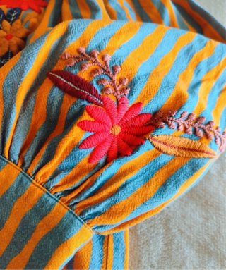 Chaqueta Zara Rayas Flores Bordadas
