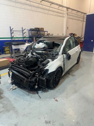 Golf 7R accidentado