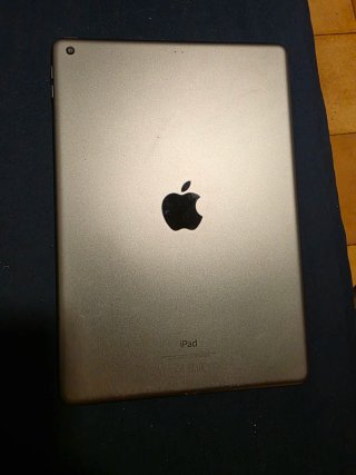 Ipad a 2602 de 256 gb más teclado