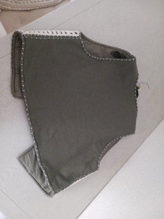 Chaleco Zara Verde aguatado con bordado blanco