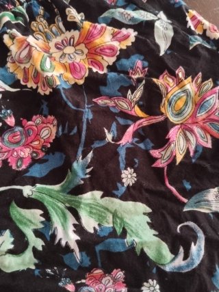 Shorts florales con encaje
